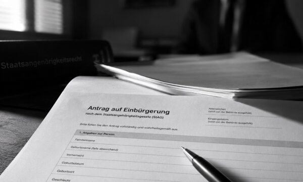 Anwalt für Einbürgerung, Ausländerrecht und doppelte Staatsbürgerschaft